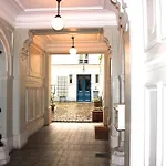 Verneuil-Ten Apartment
